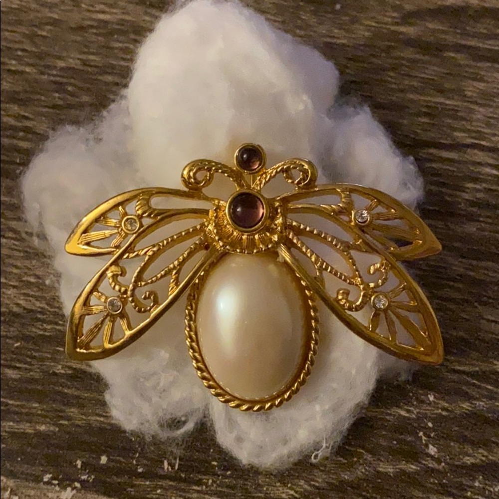 Butterfly pearl pin